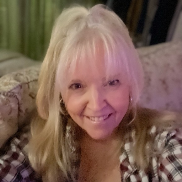 Meet your Posher, Elizabeth ♥️ - Picture 8 of 9